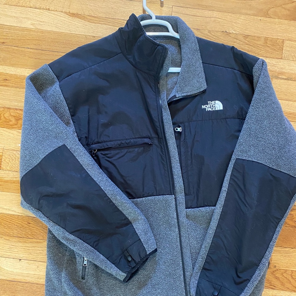 North face Mens 2XL like new in excellent condition.